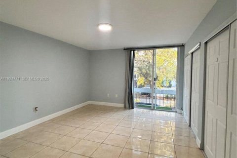 Снять в аренду кондоминиум в Майами, Флорида 2 спальни, 105.91м2, № 1982819 - фото 14