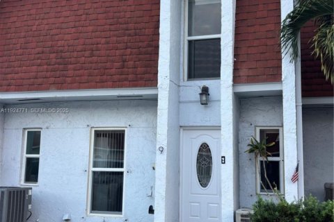 Кондоминиум с 2 спальнями в Майами, Флорида № 1982819