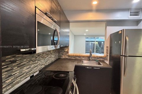 Снять в аренду кондоминиум в Майами, Флорида 2 спальни, 105.91м2, № 1982819 - фото 7