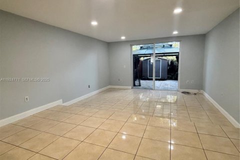 Снять в аренду кондоминиум в Майами, Флорида 2 спальни, 105.91м2, № 1982819 - фото 4