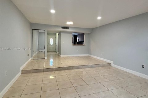 Снять в аренду кондоминиум в Майами, Флорида 2 спальни, 105.91м2, № 1982819 - фото 2