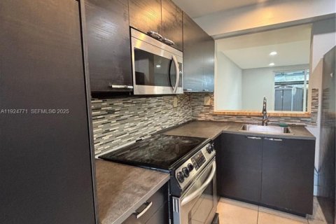 Снять в аренду кондоминиум в Майами, Флорида 2 спальни, 105.91м2, № 1982819 - фото 8