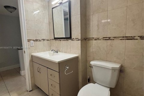 Снять в аренду кондоминиум в Майами, Флорида 2 спальни, 105.91м2, № 1982819 - фото 18