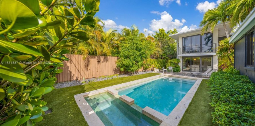 Villa ou maison à Miami Beach, Floride 4 chambres, 239.69 m2 № 1809032