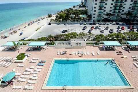 Copropriété à louer à Hollywood, Floride: 2 chambres, 115.94 m2 № 1506269 - photo 2