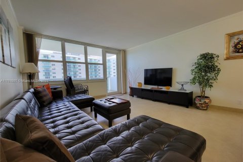 Copropriété à louer à Hollywood, Floride: 2 chambres, 115.94 m2 № 1506269 - photo 6