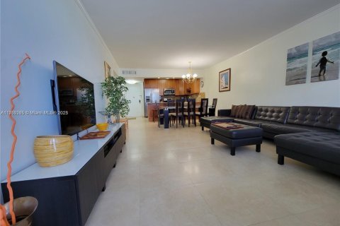 Copropriété à louer à Hollywood, Floride: 2 chambres, 115.94 m2 № 1506269 - photo 7