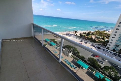 Copropriété à louer à Hollywood, Floride: 2 chambres, 115.94 m2 № 1506269 - photo 3