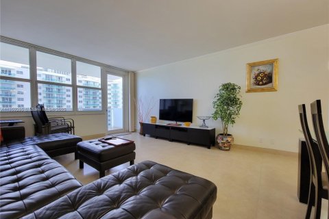 Copropriété à louer à Hollywood, Floride: 2 chambres, 115.94 m2 № 1506269 - photo 14