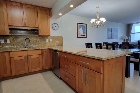 Copropriété à louer à Hollywood, Floride: 2 chambres, 115.94 m2 № 1506269 - photo 10