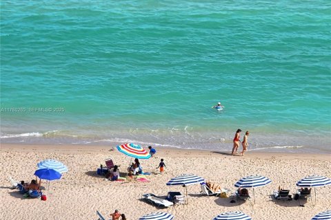 Снять в аренду кондоминиум в Холливуд, Флорида 2 спальни, 115.94м2, № 1506269 - фото 25