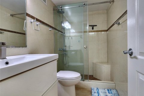 Снять в аренду кондоминиум в Холливуд, Флорида 2 спальни, 115.94м2, № 1506269 - фото 24