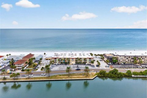 Condo in Indian Rocks Beach, Florida, 1 bedroom  № 2417023 - photo 22