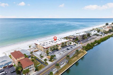 Condo in Indian Rocks Beach, Florida, 1 bedroom  № 2417023 - photo 21