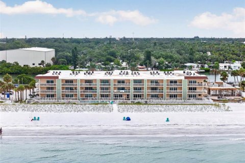 Condo in Indian Rocks Beach, Florida, 1 bedroom  № 2417023 - photo 24