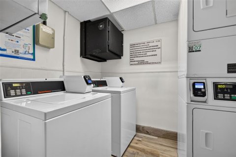Condo in Indian Rocks Beach, Florida, 1 bedroom  № 2417023 - photo 16