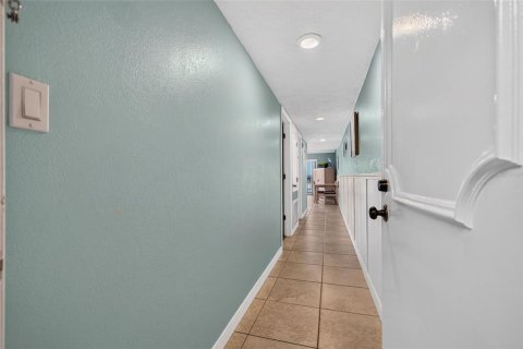 Condo in Indian Rocks Beach, Florida, 1 bedroom  № 2417023 - photo 5