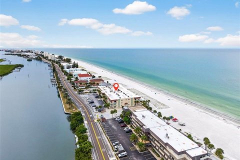 Condo in Indian Rocks Beach, Florida, 1 bedroom  № 2417023 - photo 2