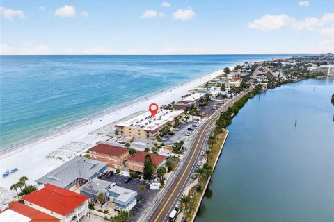Condo in Indian Rocks Beach, Florida, 1 bedroom  № 2417023 - photo 25