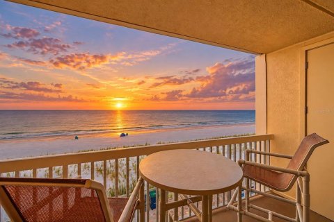 Condo in Indian Rocks Beach, Florida, 1 bedroom № 2417023