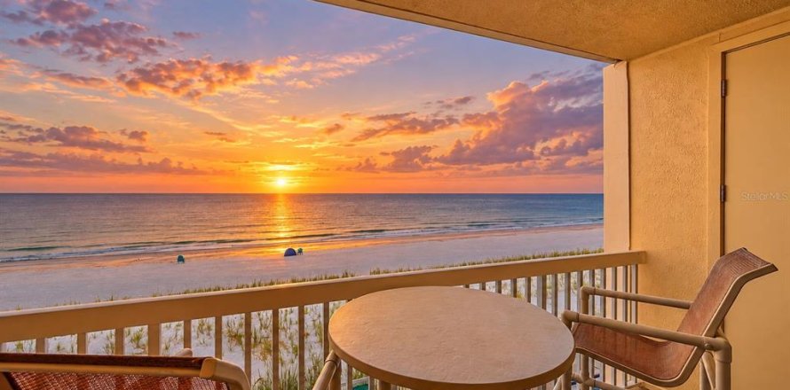 Condo in Indian Rocks Beach, Florida, 1 bedroom  № 2417023