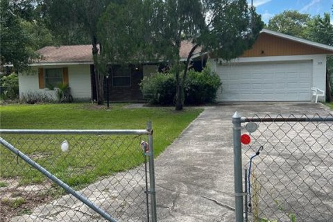 House in DeLand, Florida 3 bedrooms, 135.73 sq.m. № 2144212 - photo 13