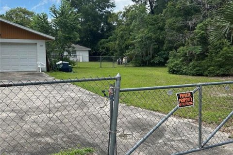 House in DeLand, Florida 3 bedrooms, 135.73 sq.m. № 2144212 - photo 12