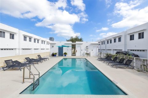 Condominio en alquiler en Miami, Florida, 2 dormitorios, 91.97 m2 № 1976608 - foto 30