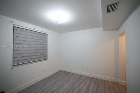 Copropriété à louer à Miami, Floride: 2 chambres, 91.97 m2 № 1976608 - photo 10