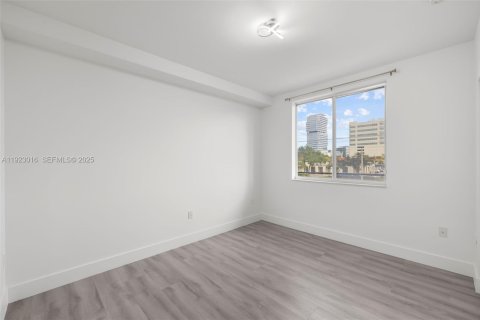 Condominio en alquiler en Miami, Florida, 2 dormitorios, 91.97 m2 № 1976608 - foto 19