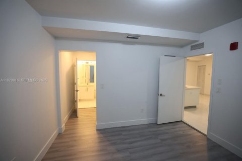 Copropriété à louer à Miami, Floride: 2 chambres, 91.97 m2 № 1976608 - photo 12