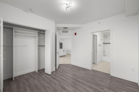 Condominio en alquiler en Miami, Florida, 2 dormitorios, 91.97 m2 № 1976608 - foto 18