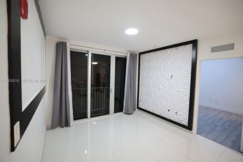 Copropriété à louer à Miami, Floride: 2 chambres, 91.97 m2 № 1976608 - photo 13