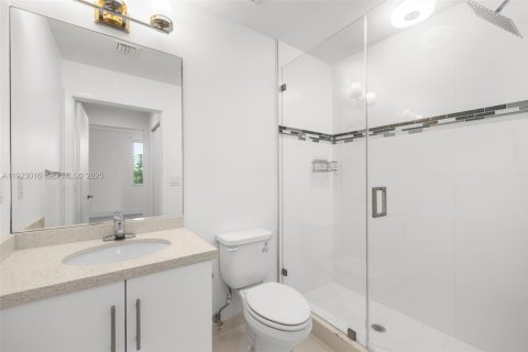 Condominio en alquiler en Miami, Florida, 2 dormitorios, 91.97 m2 № 1976608 - foto 23