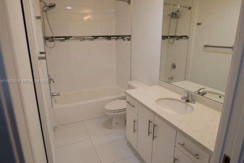 Copropriété à louer à Miami, Floride: 2 chambres, 91.97 m2 № 1976608 - photo 16