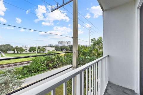 Condominio en alquiler en Miami, Florida, 2 dormitorios, 91.97 m2 № 1976608 - foto 29