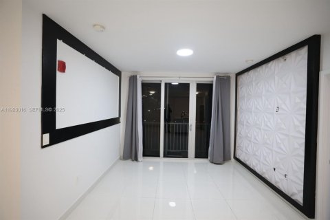 Copropriété à louer à Miami, Floride: 2 chambres, 91.97 m2 № 1976608 - photo 14