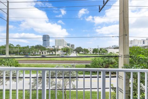 Condominio en alquiler en Miami, Florida, 2 dormitorios, 91.97 m2 № 1976608 - foto 27