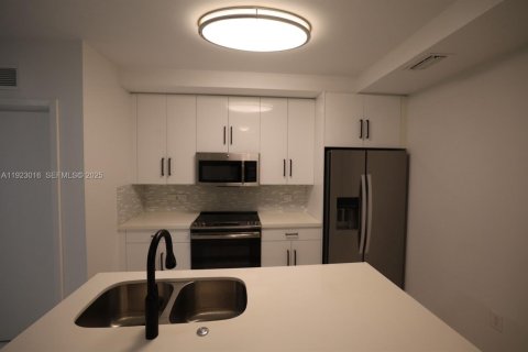 Copropriété à louer à Miami, Floride: 2 chambres, 91.97 m2 № 1976608 - photo 3
