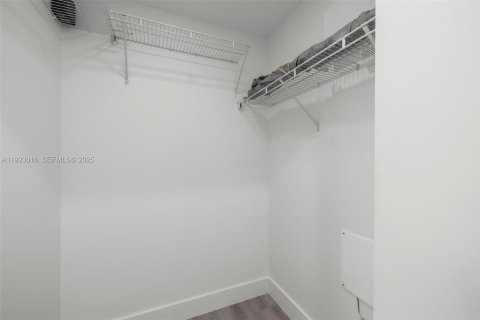 Condominio en alquiler en Miami, Florida, 2 dormitorios, 91.97 m2 № 1976608 - foto 26