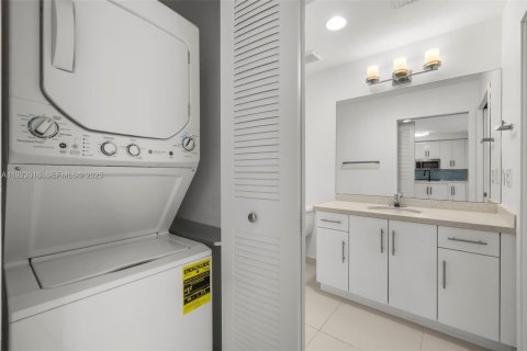 Condominio en alquiler en Miami, Florida, 2 dormitorios, 91.97 m2 № 1976608 - foto 24