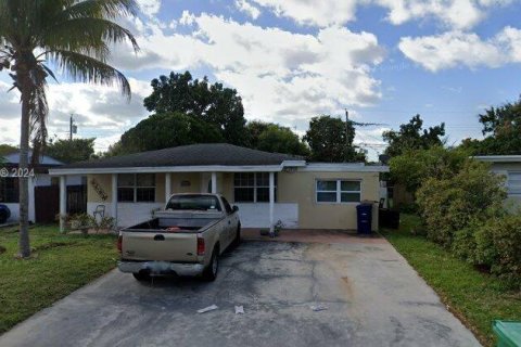 House in Miramar, Florida 3 bedrooms, 109.25 sq.m. № 1867921 - photo 1