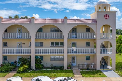 Condo in Clearwater, Florida, 2 bedrooms  № 2349569