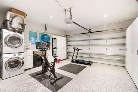 House in Coral Gables, Florida 3 bedrooms, 165.74 sq.m. № 1930539 - photo 26