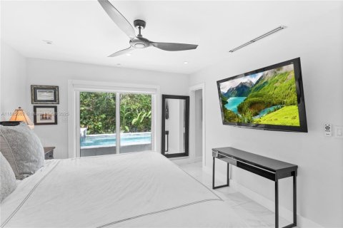House in Coral Gables, Florida 3 bedrooms, 165.74 sq.m. № 1930539 - photo 14