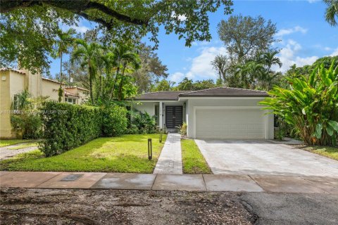 House in Coral Gables, Florida 3 bedrooms, 165.74 sq.m. № 1930539 - photo 28