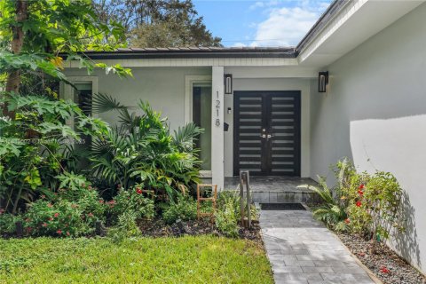 House in Coral Gables, Florida 3 bedrooms, 165.74 sq.m. № 1930539 - photo 27