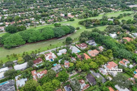 House in Coral Gables, Florida 3 bedrooms, 165.74 sq.m. № 1930539 - photo 24