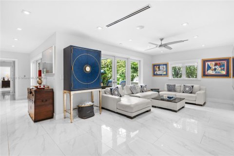 House in Coral Gables, Florida 3 bedrooms, 165.74 sq.m. № 1930539 - photo 2