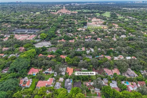 House in Coral Gables, Florida 3 bedrooms, 165.74 sq.m. № 1930539 - photo 22